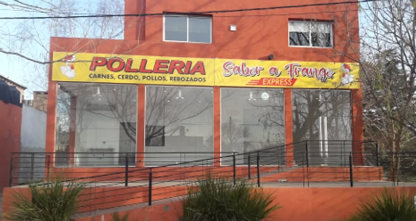 Cartel frontal de pollería con dos paneles de marca